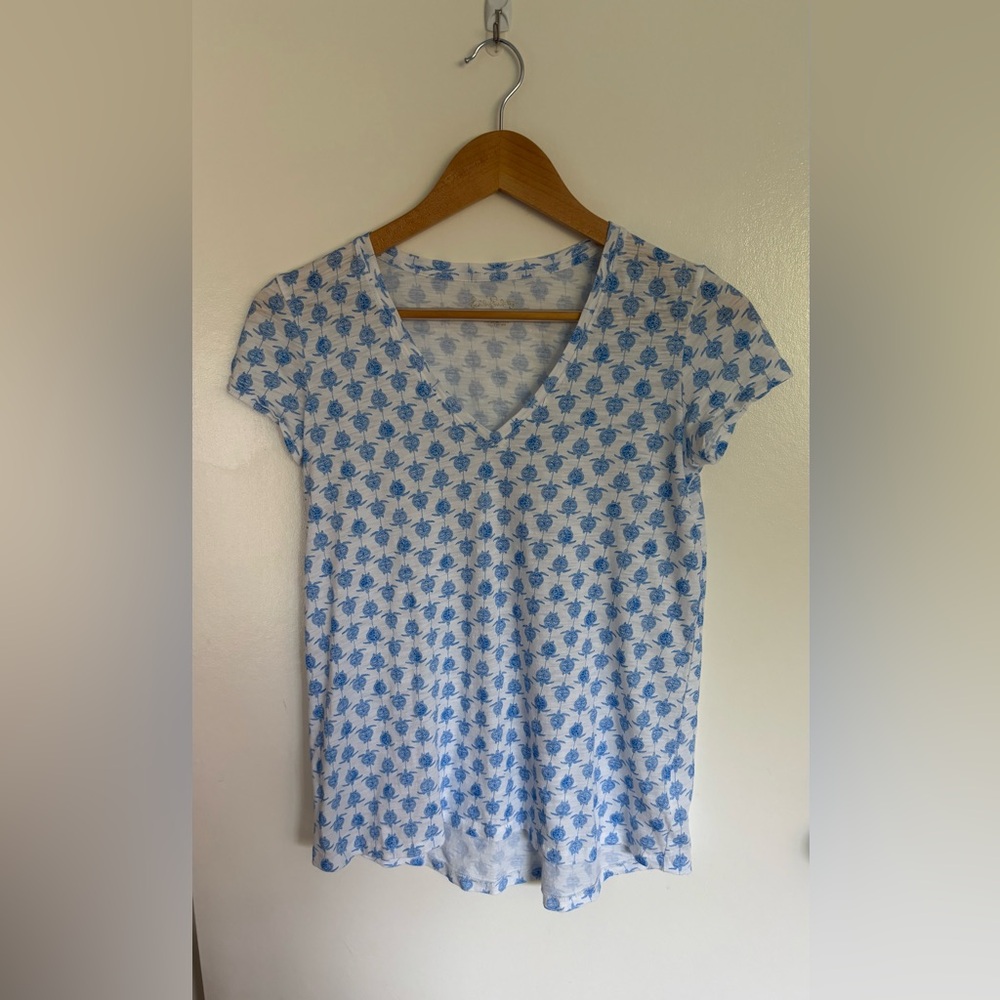 Lilly Pulitzer, Etta Top in Resort White Toe to Toe Sea Turtle, Size XXS